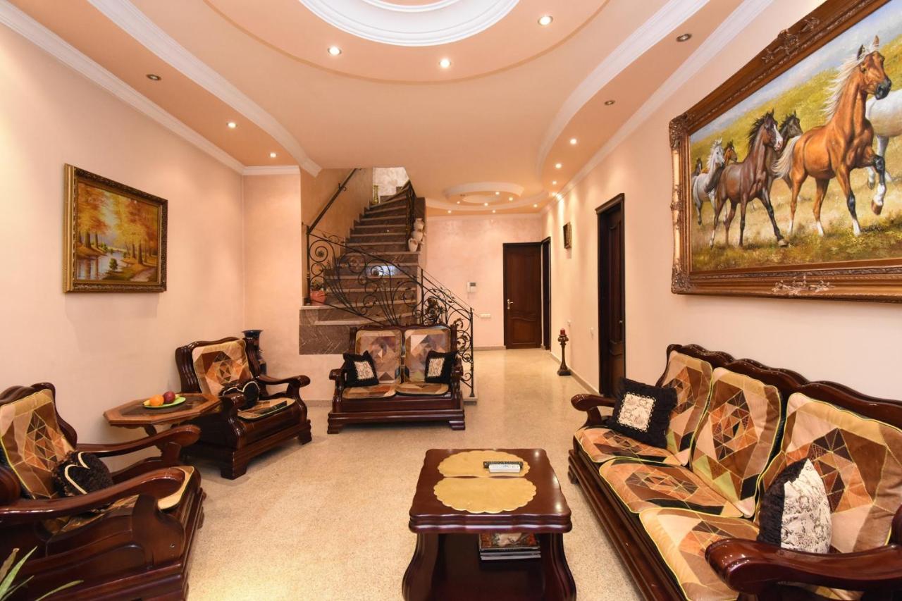 Guest House เยเรวาน ภายนอก รูปภาพ