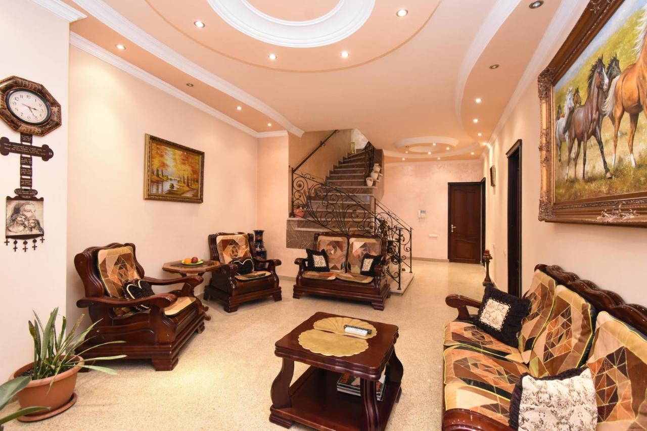 Guest House เยเรวาน ภายนอก รูปภาพ