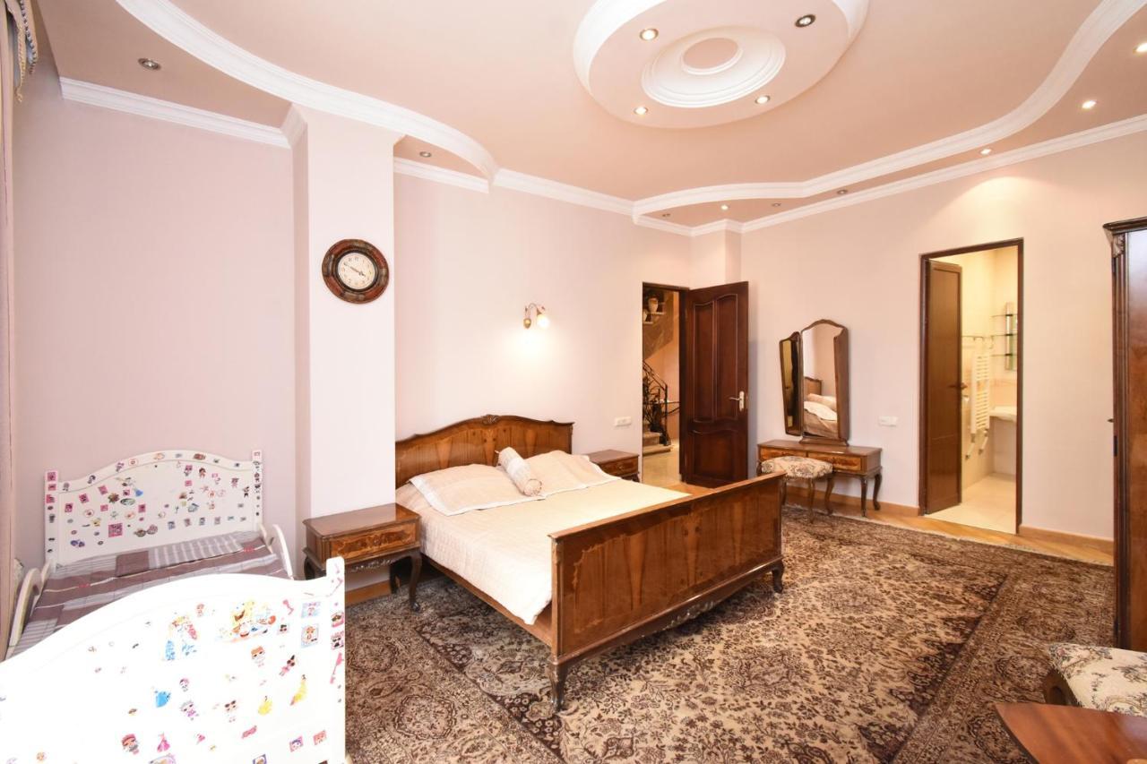 Guest House เยเรวาน ภายนอก รูปภาพ