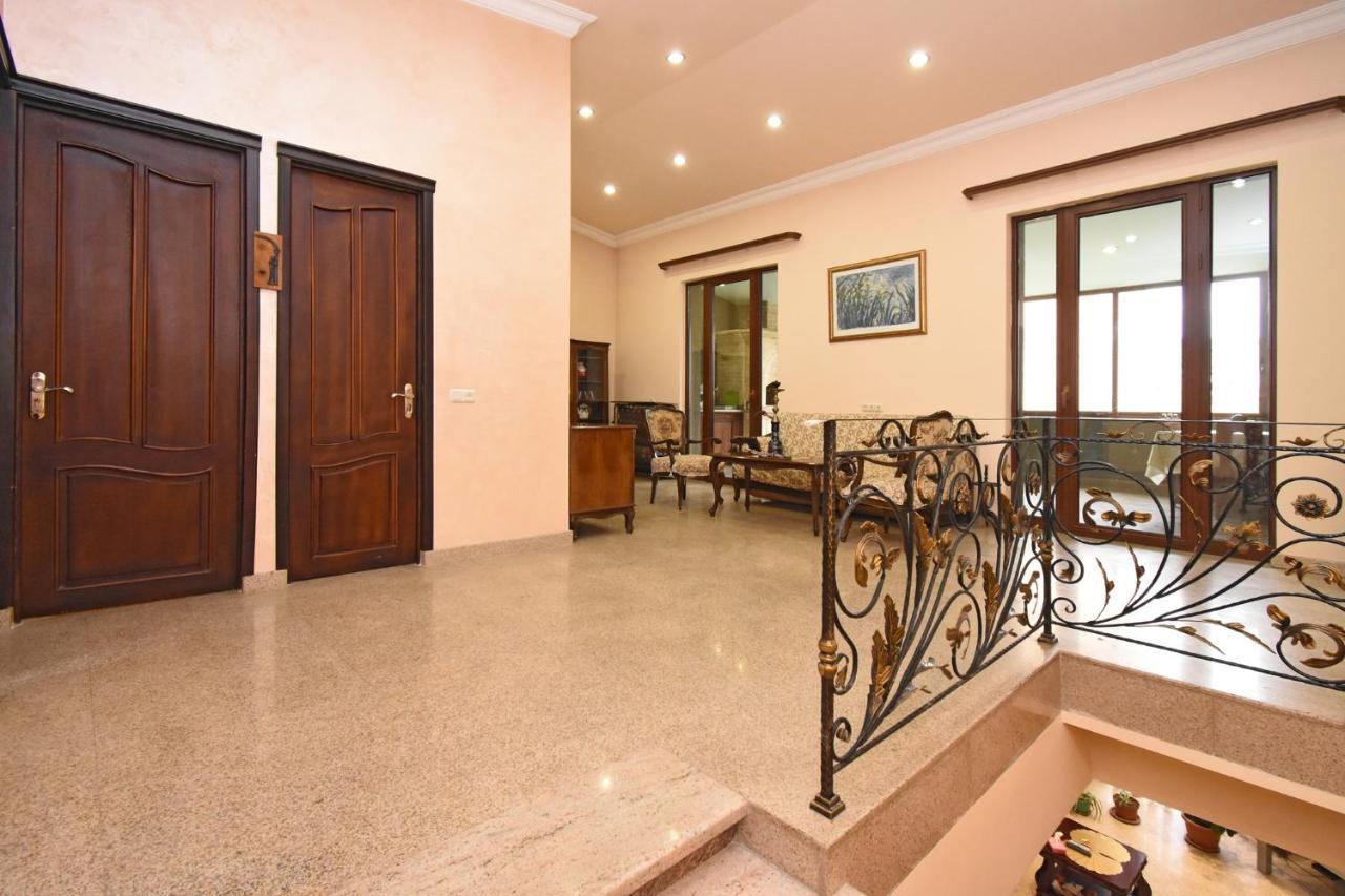 Guest House เยเรวาน ภายนอก รูปภาพ